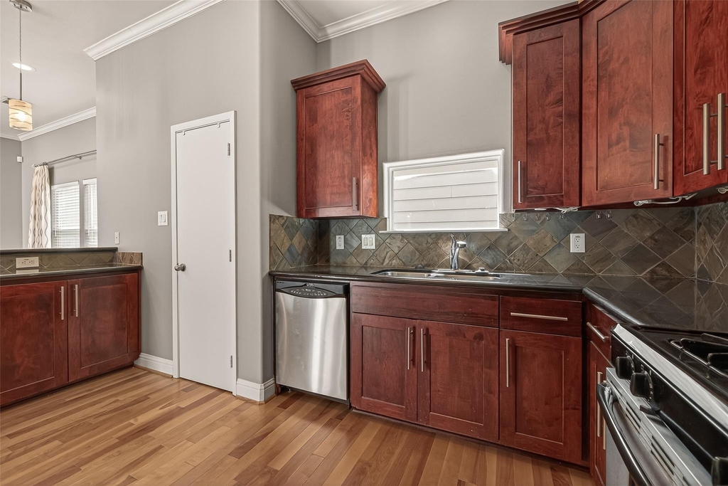 1107 Saint Charles Street - Photo 14