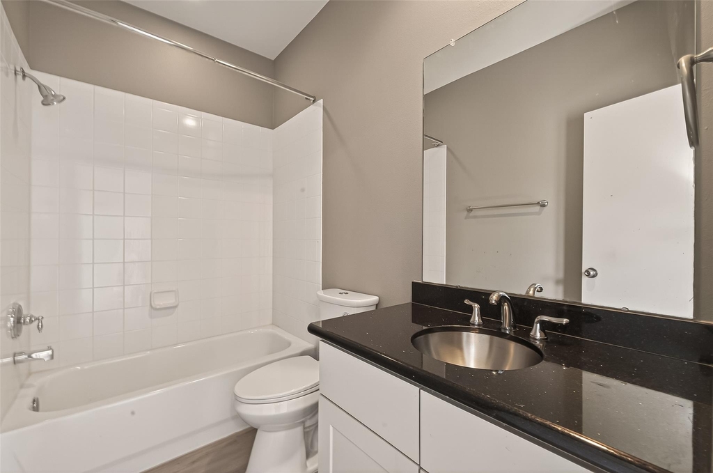 1107 Saint Charles Street - Photo 6