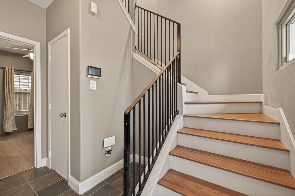 1107 Saint Charles Street - Photo 7
