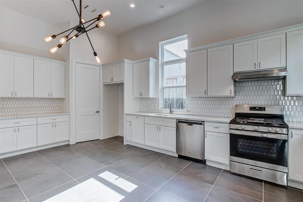8926 Spring Knoll Forest Drive - Photo 5