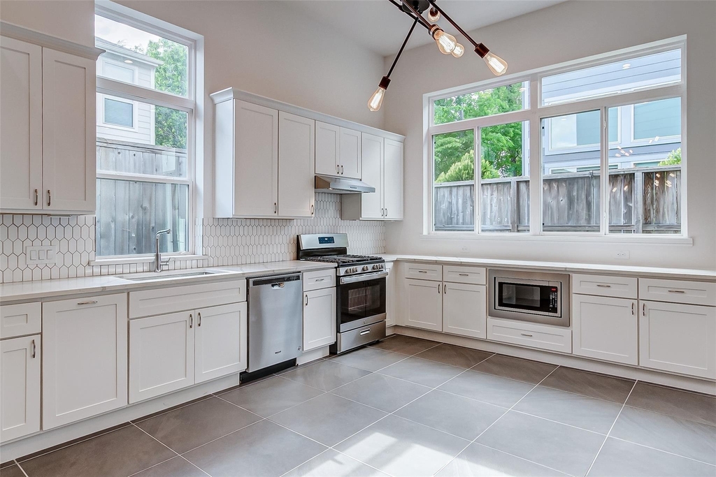 8926 Spring Knoll Forest Drive - Photo 4