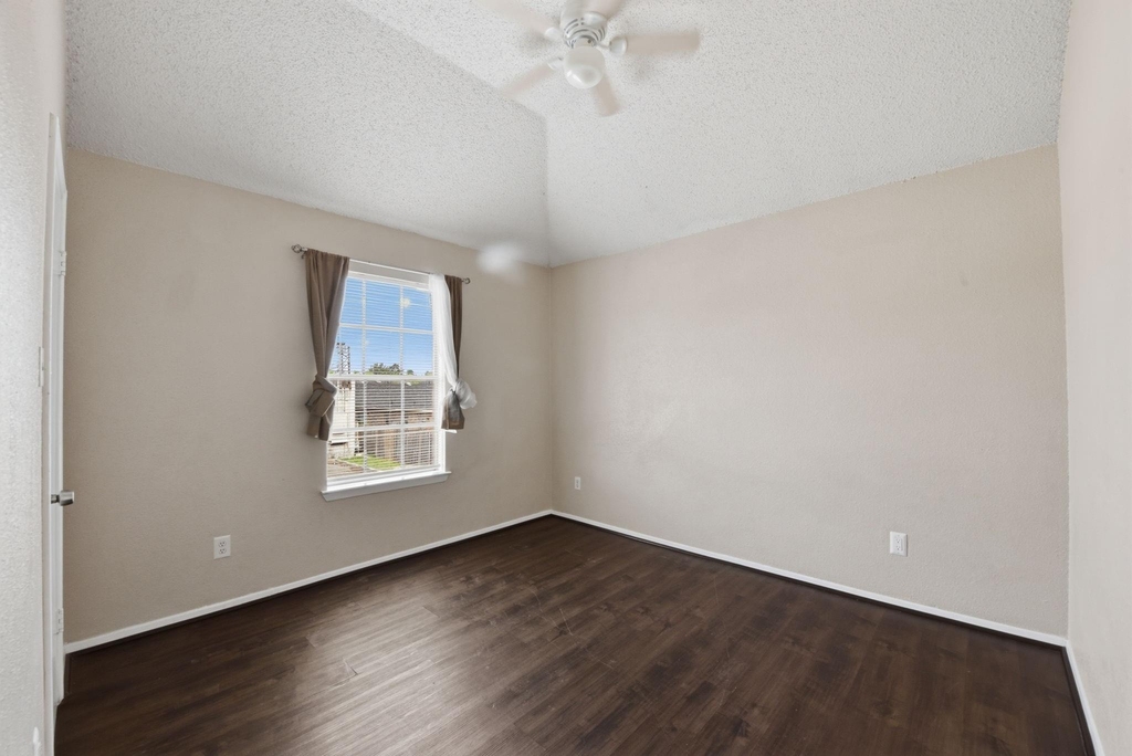 1310 Brenda Lane - Photo 9
