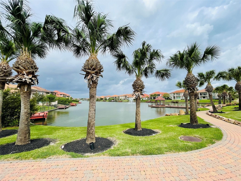 18623 Windsor Lakes Drive - Photo 2