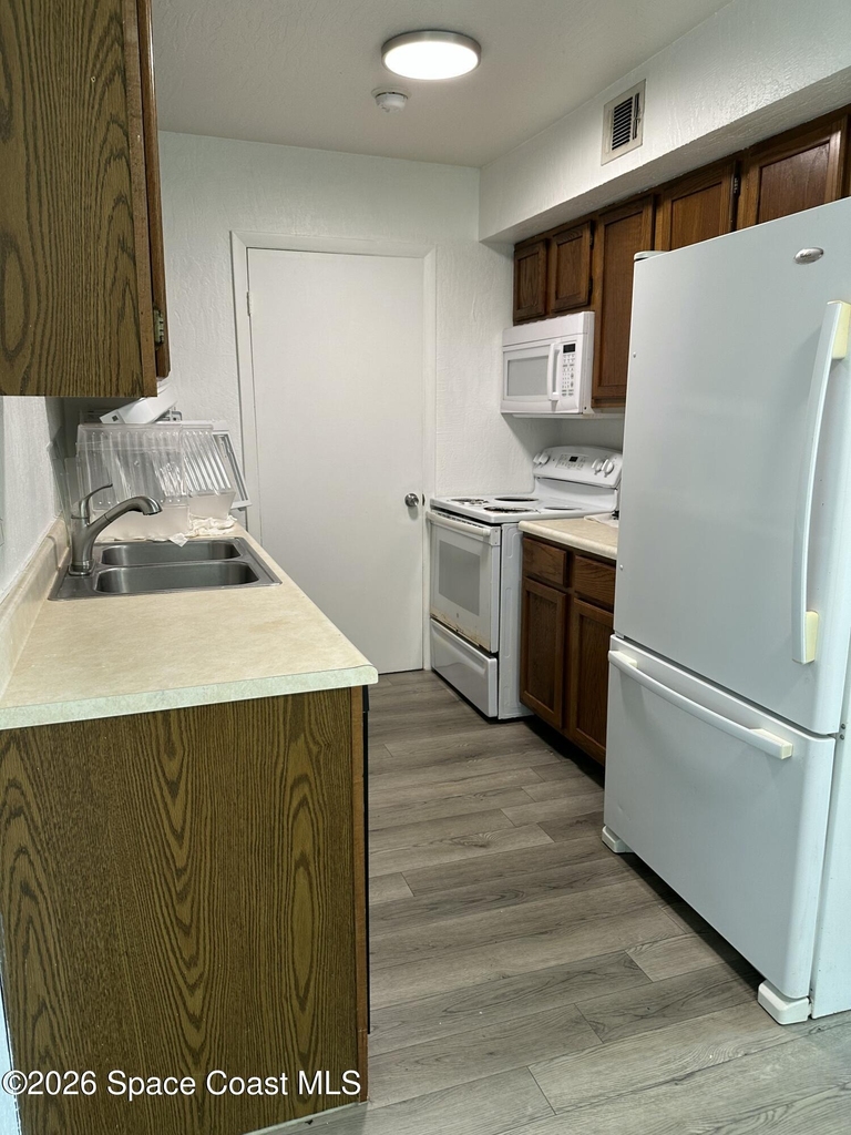 2130 Forest Knoll Drive Ne - Photo 3