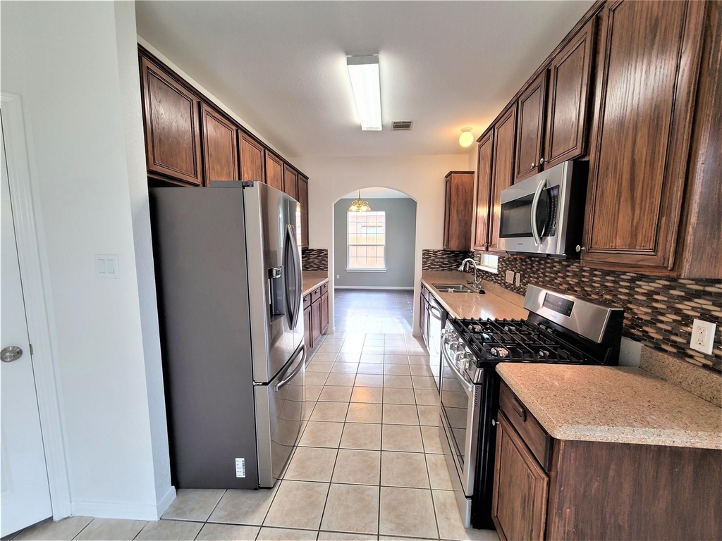 10026 Gil Jr Lane - Photo 4