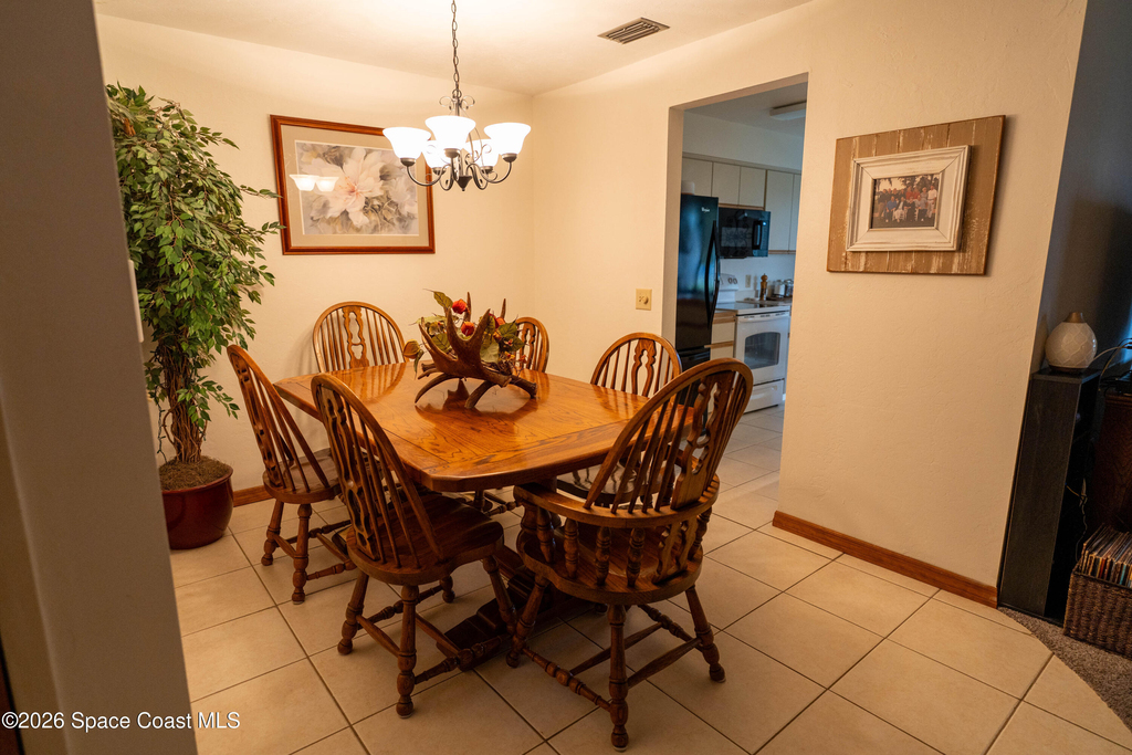 605 Saint Albans Court W - Photo 7