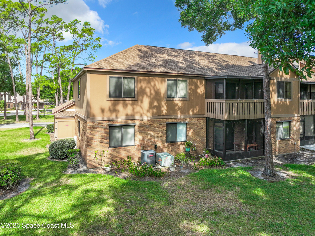 605 Saint Albans Court W - Photo 21