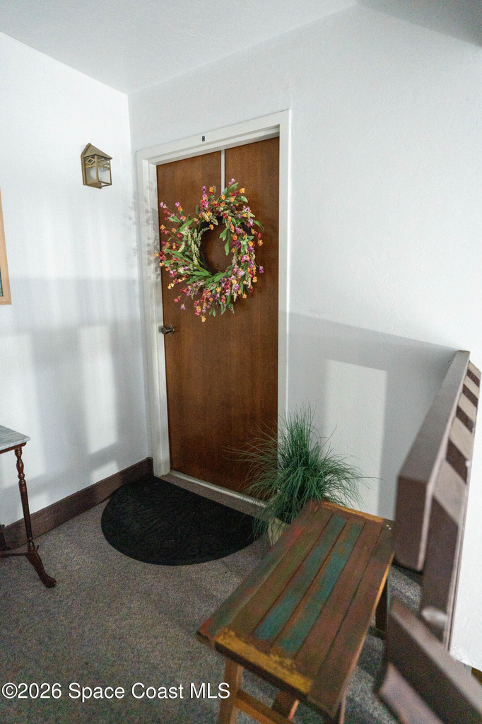 605 Saint Albans Court W - Photo 32