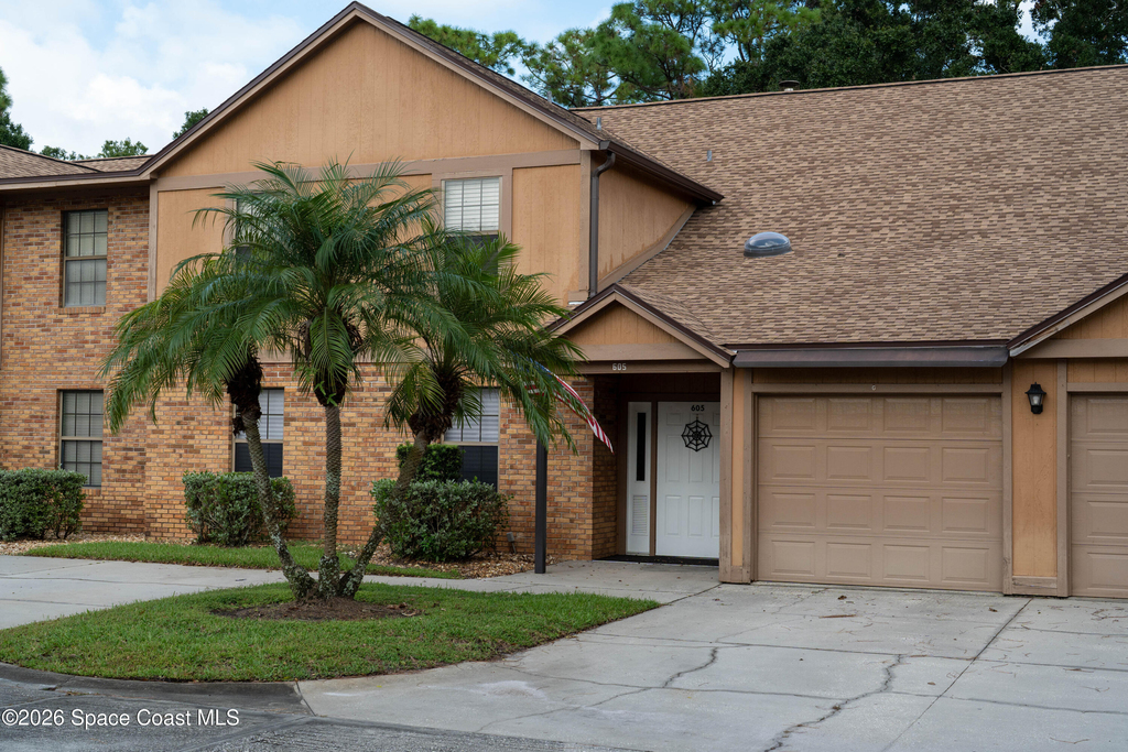 605 Saint Albans Court W - Photo 0