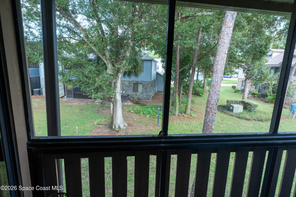 605 Saint Albans Court W - Photo 20