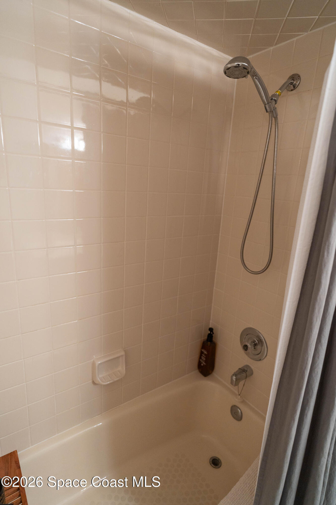 605 Saint Albans Court W - Photo 17