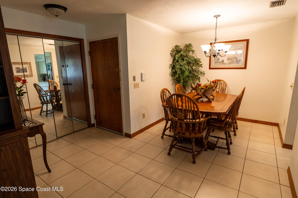 605 Saint Albans Court W - Photo 8