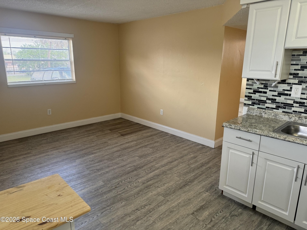 240 Stone Street - Photo 4
