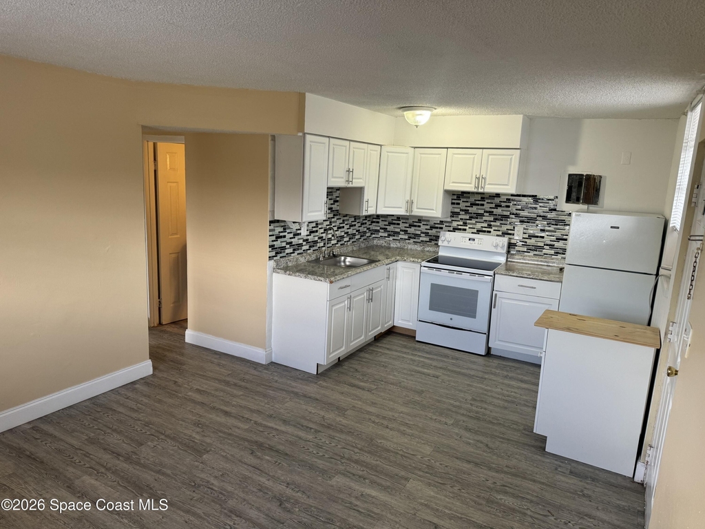 240 Stone Street - Photo 2