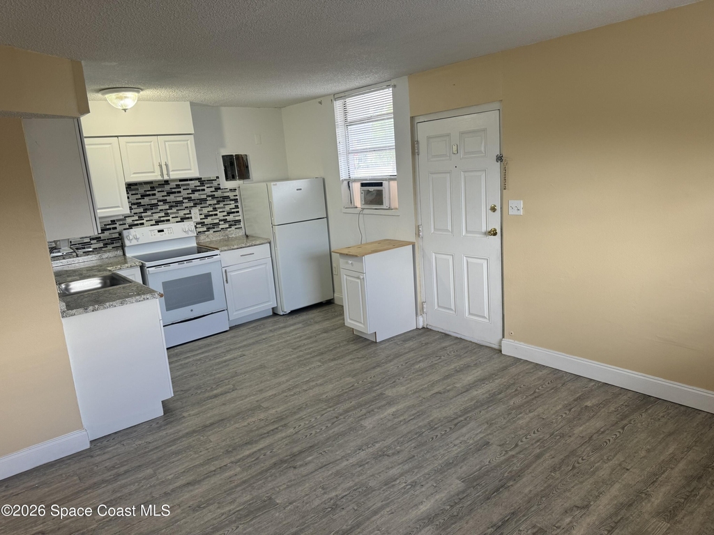 240 Stone Street - Photo 1