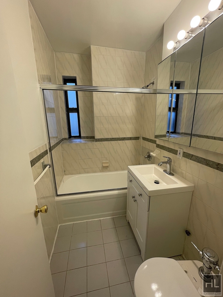East 46 Street - Photo 10