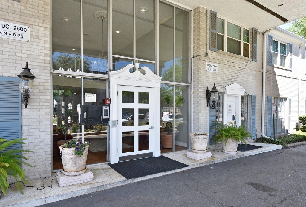 2600 Bellefontaine Street - Photo 1