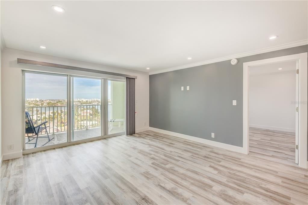 400 64th Avenue - Photo 4
