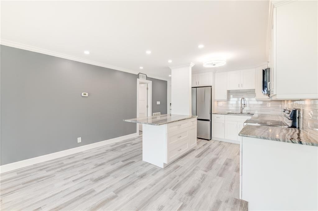 400 64th Avenue - Photo 3