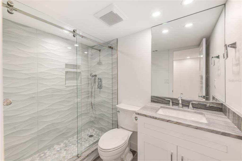 400 64th Avenue - Photo 11