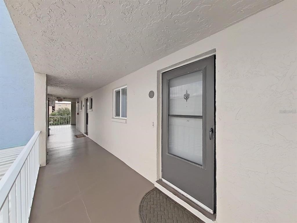 215 Valencia Boulevard - Photo 0