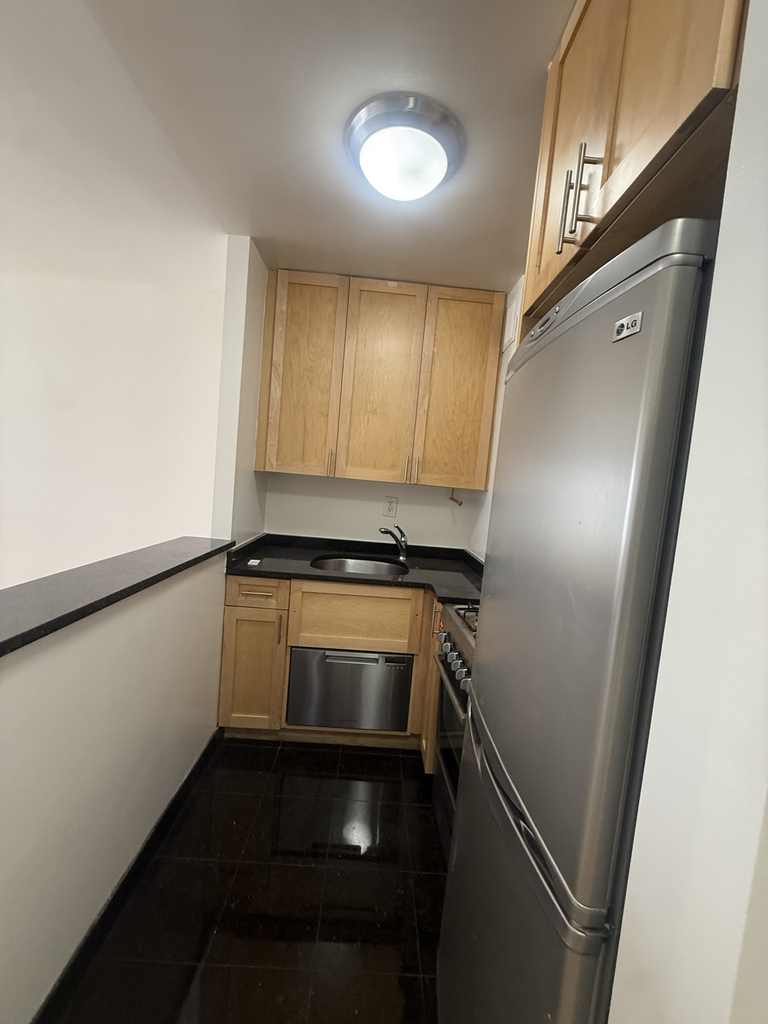 236 East 36th Street - Photo 7