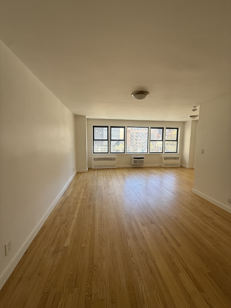 236 East 36th Street - Photo 5