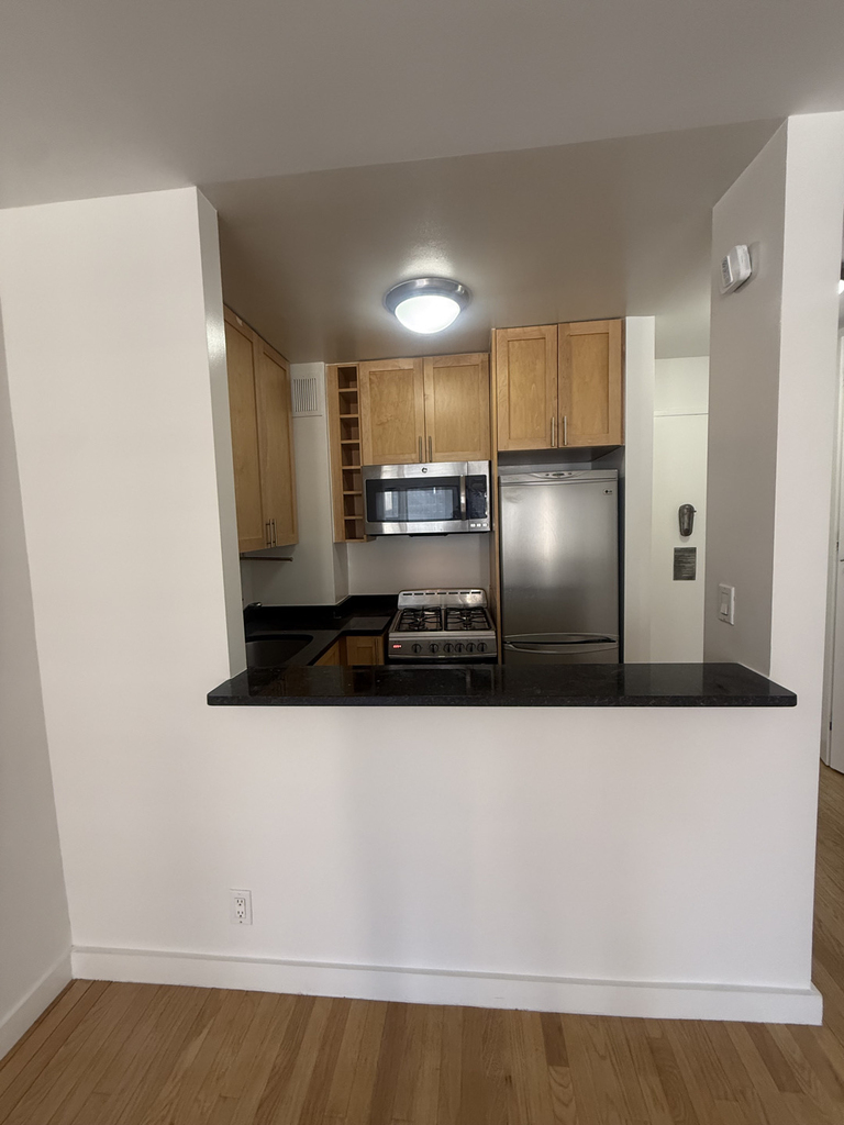 236 East 36th Street - Photo 6
