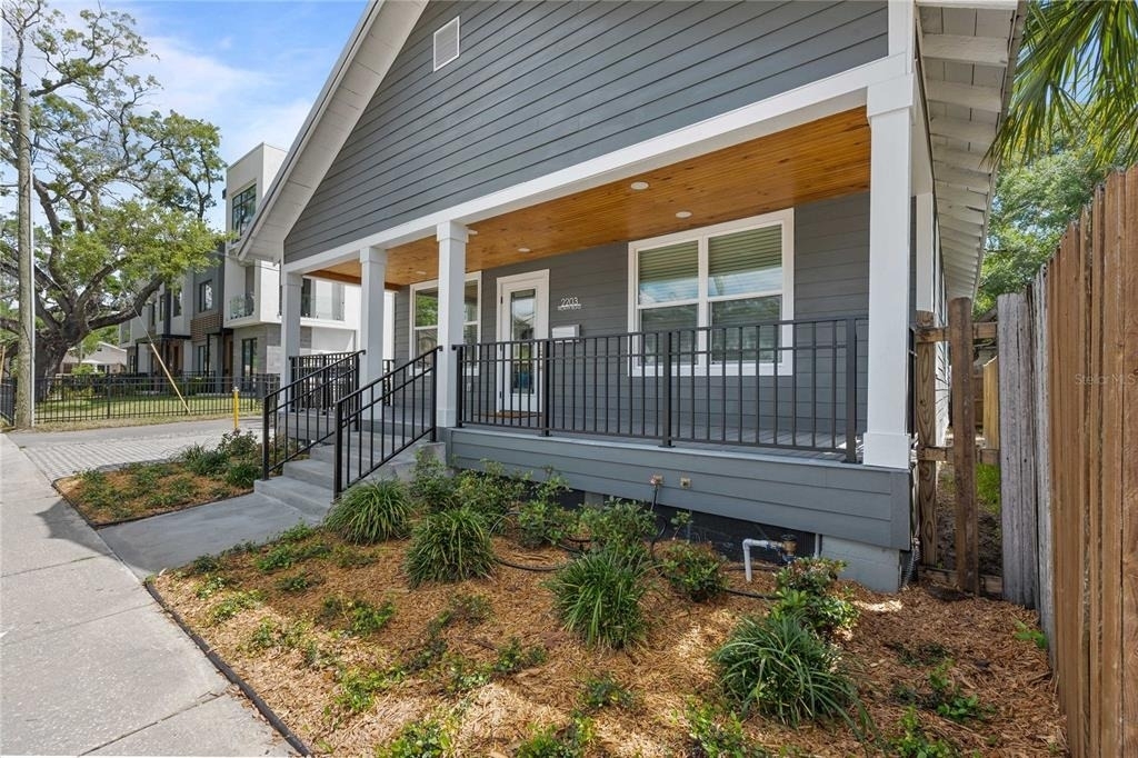 2203 N Boulevard - Photo 1