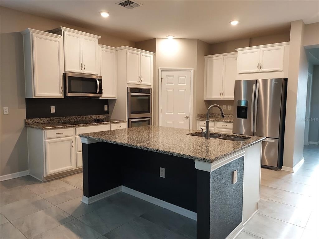 4923 Rolling Green Drive - Photo 8