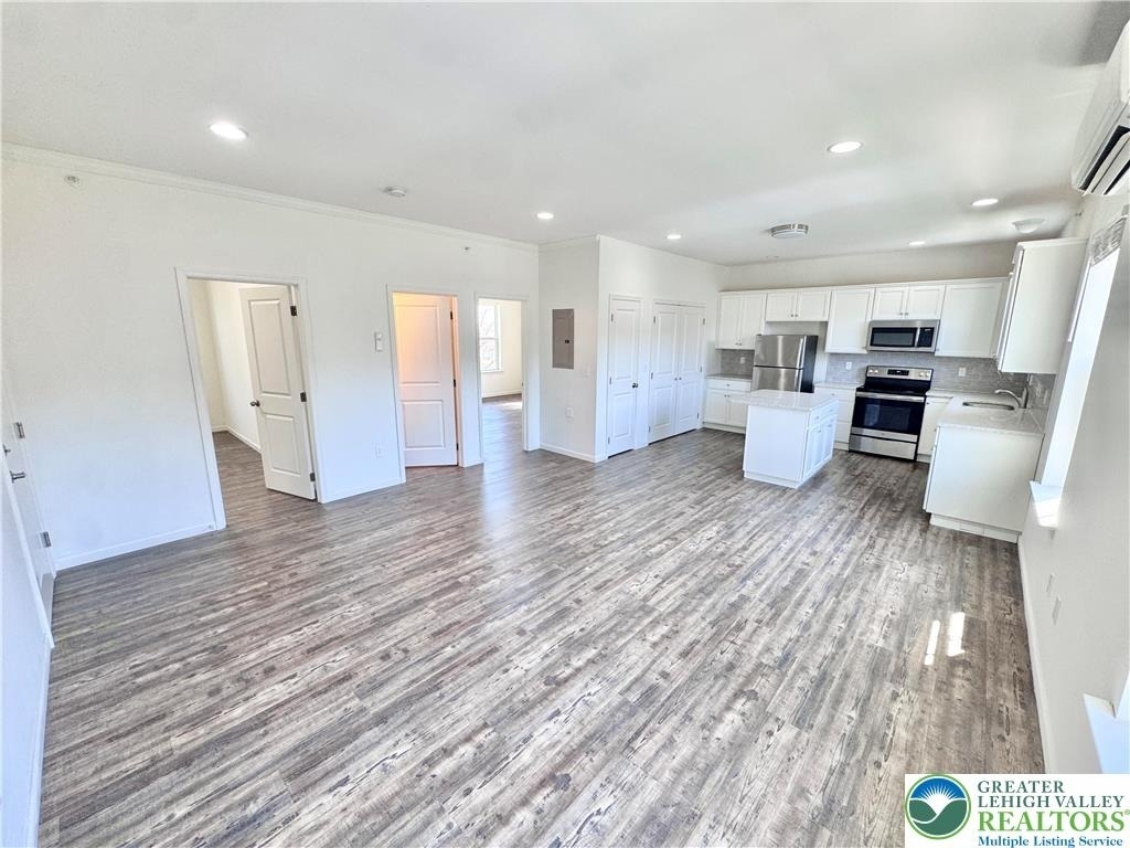 315 E Stone Alley - Photo 2