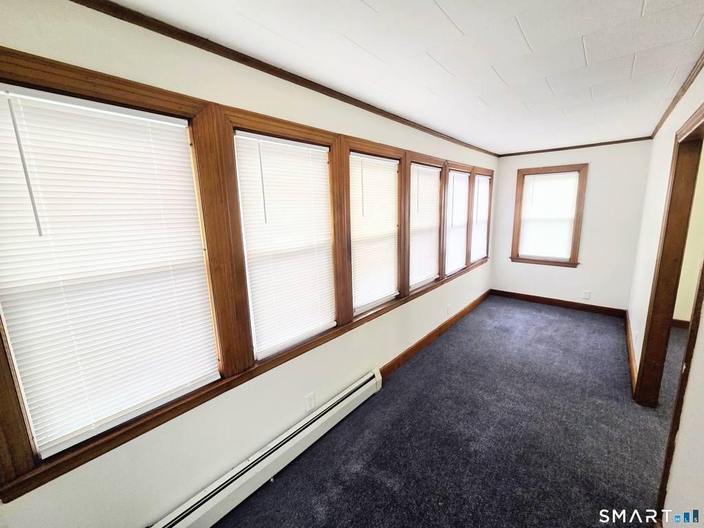 387 Putnam Pike - Photo 3