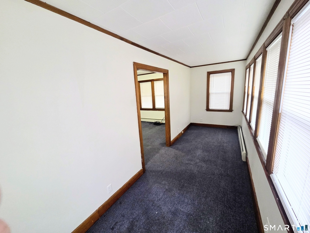 387 Putnam Pike - Photo 5