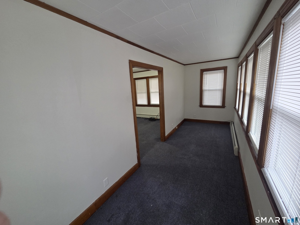 387 Putnam Pike - Photo 4