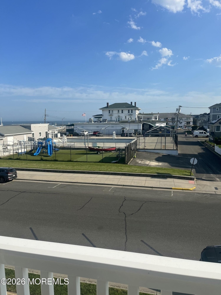 709 Ocean Avenue N - Photo 9