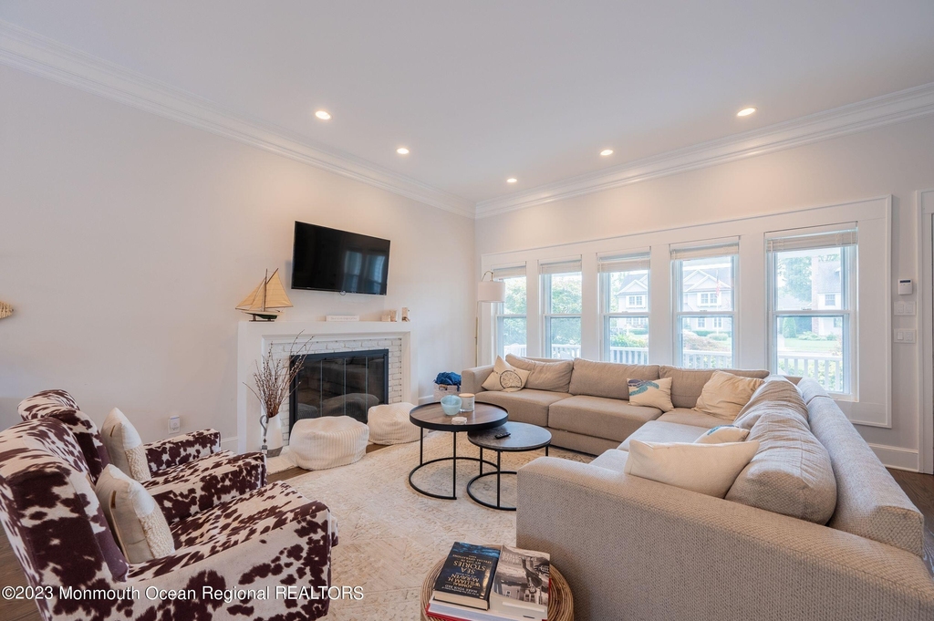 623 Brooklyn Boulevard - Photo 12