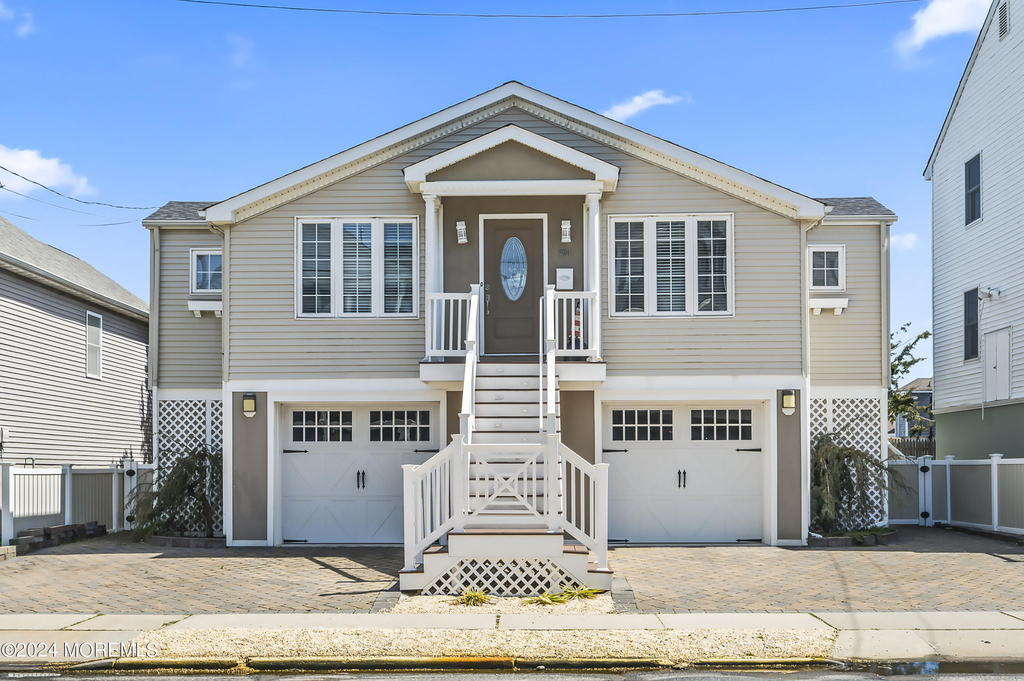 204 Randall Avenue - Photo 0