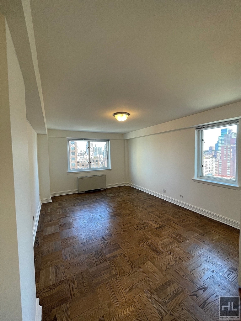 East 71st Street - Photo 4