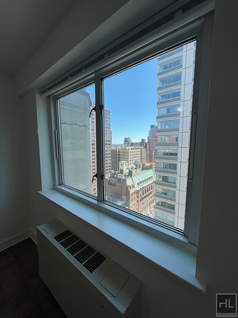 East 71st Street - Photo 12