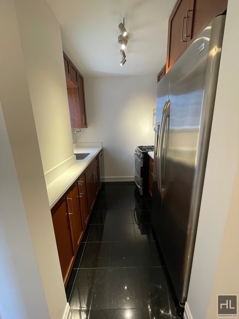 East 71st Street - Photo 16