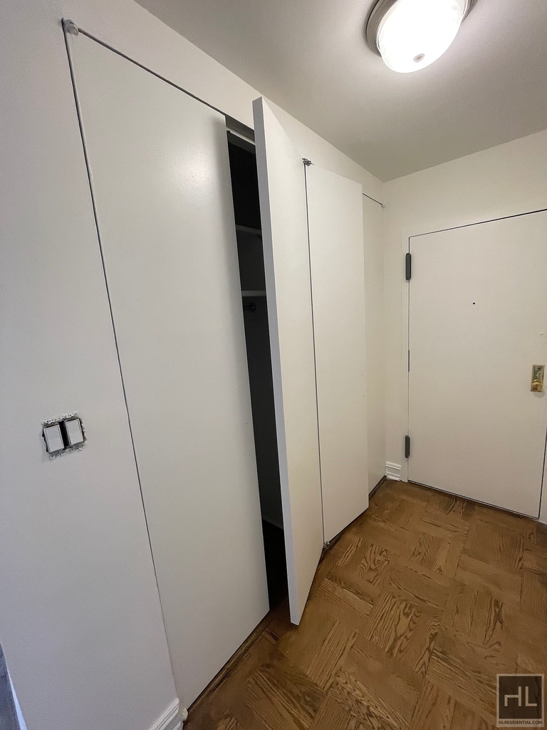 East 71st Street - Photo 18