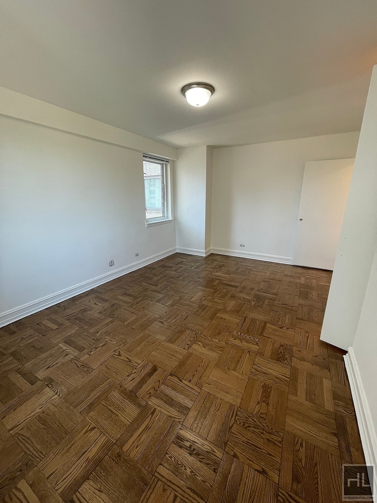 East 71st Street - Photo 10