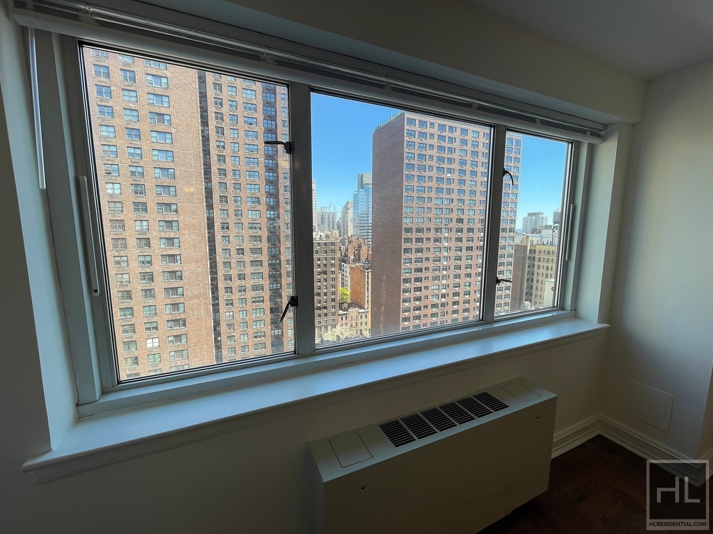 East 71st Street - Photo 13
