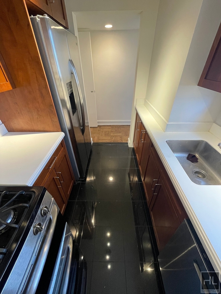 East 71st Street - Photo 15