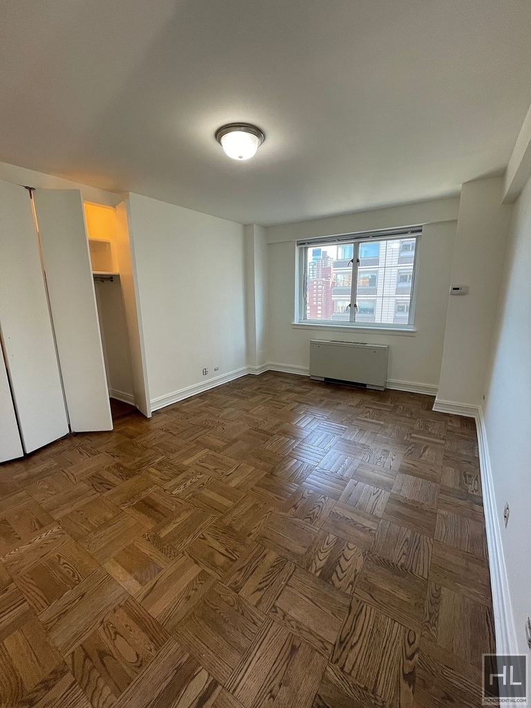 East 71st Street - Photo 8