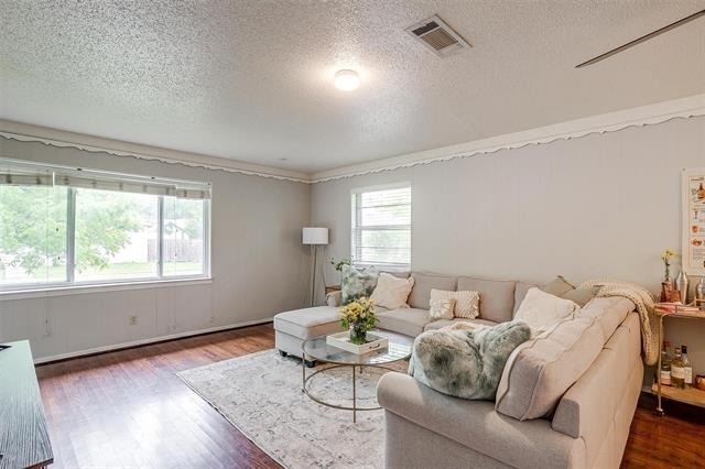 3217 Lubbock Avenue - Photo 3
