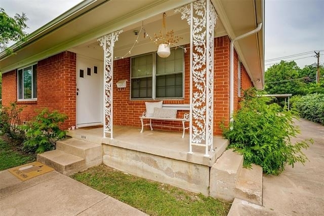 3217 Lubbock Avenue - Photo 1