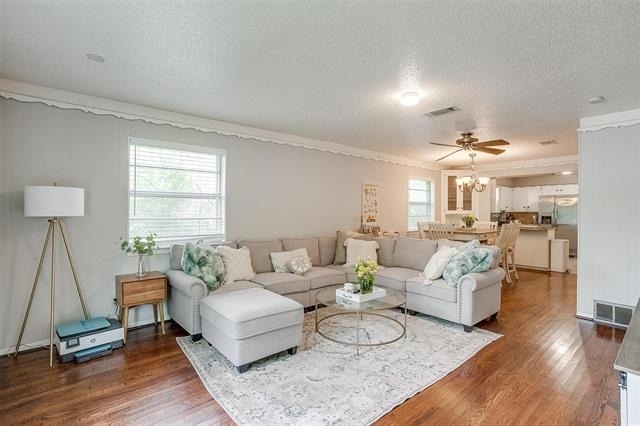 3217 Lubbock Avenue - Photo 2