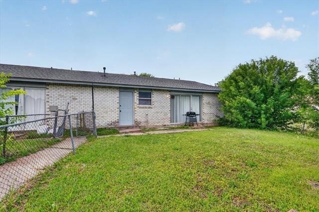 1406 Yukon Drive - Photo 3