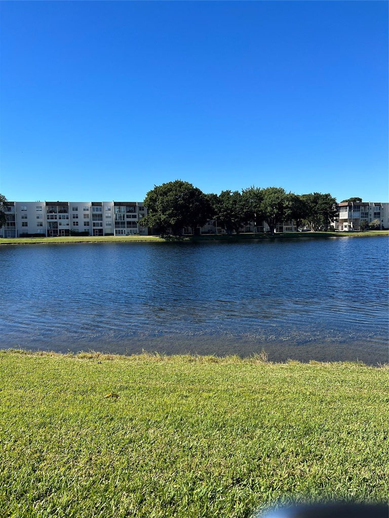 1526 Whitehall Drive - Photo 3